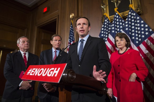 epa05380470 US Democratic Senator from Connecticut Chris Murphy (C) speaks to the media after a series of procedural votes on gun legislation in the US Capitol in Washington, DC, USA, 20 June 2016. Th ...