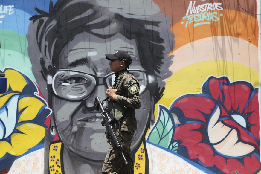 A soldier stands guard at one of the entrances of the San Jose del Pino Community in Santa Tecla, El Salvador, Wednesday, April 6, 2022, during the government&#039;s unprecedented crackdown on gangs.  ...