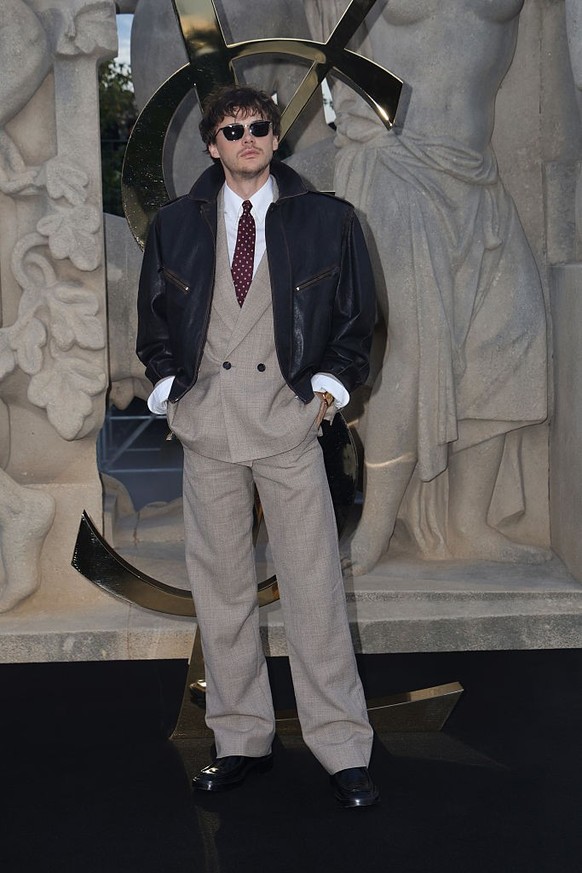 Linda Evangelista at the Saint Laurent fashion show as part of Spring/Summer 2026 Paris Fashion Week held at Fontaine du Trocadéro on September 29, 2025 in Paris, France. (Photo by River Callaway/WWD  ...