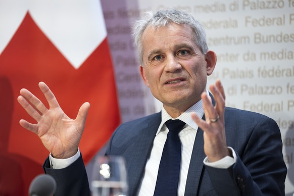 Bundesrat Beat Jans spricht waehrend einer Medienkonferenz des Bundesrates zum Abschlussbericht der Expertengruppe und zum weiteren Vorgehen zu internationalen Adoptionen, am Mittwoch, 29. Januar 2025 ...