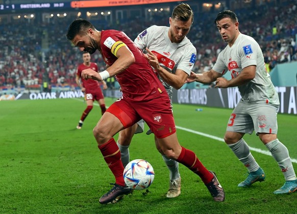 epa10345138 Dusan Tadic (L) of Serbia in action against Xherdan Shaqiri (R) of Switzerland during the FIFA World Cup 2022 group G soccer match between Serbia and Switzerland at Stadium 947 in Doha, Qa ...