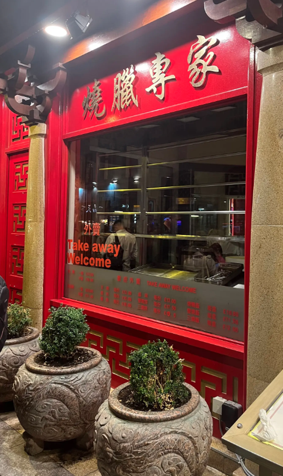 L’« Opium » du quartier chinois de Londres ressemble à un restaurant de poulet normal. Mais il y a un bar caché derrière.
