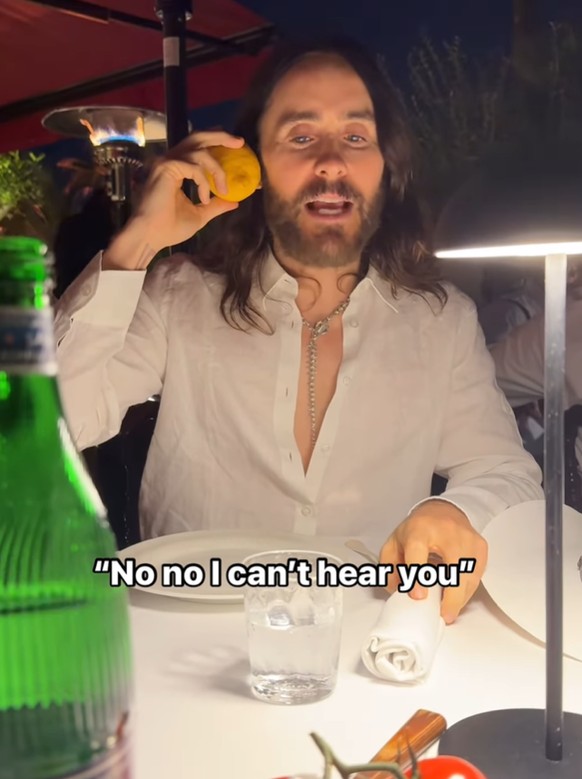Quelqu'un peut dire à Jared Leto que les citrons ne parlent pas?
