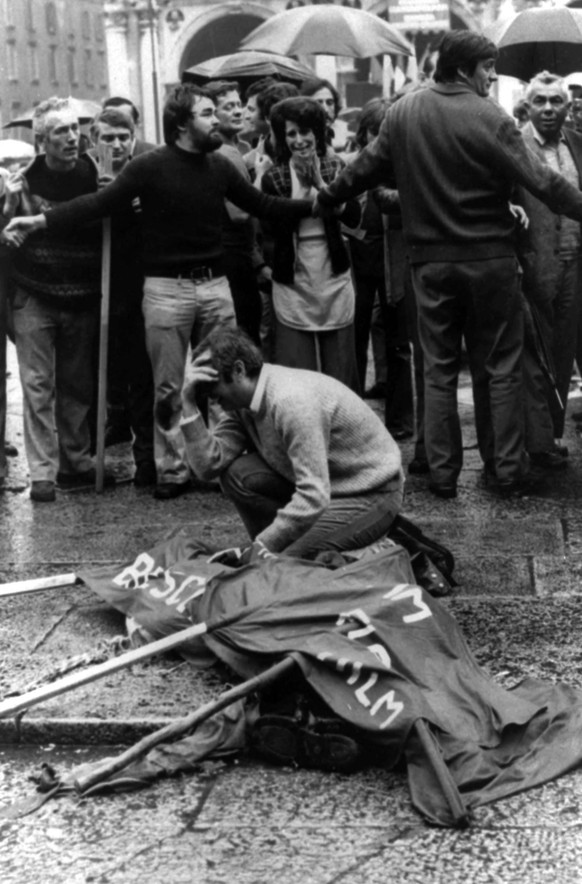 L&#039;attentat néofasciste de Brescia a fait huit morts et plus de 100 blessés le 28 mai 1974.