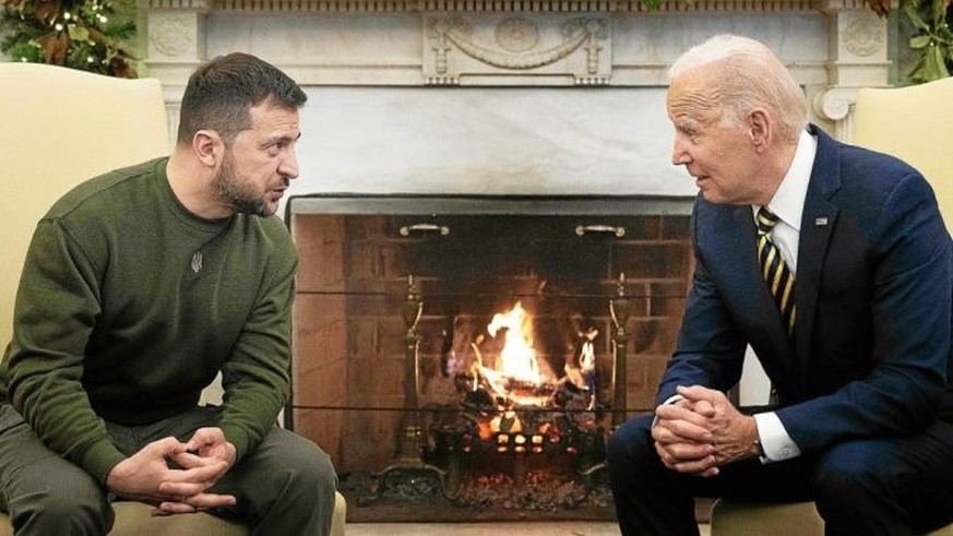 Ukraine&#039;s President Volodymyr Zelensky meets with US President Joe Biden in the Oval Office of the White House, in Washington, DC on December 21, 2022. Zelensky is in Washington to meet with US P ...