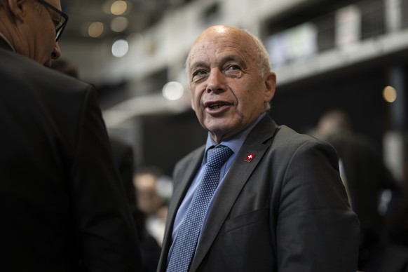 Bundesrat Ueli Maurer an der Delegiertenversammlung der SVP Schweiz, am Samstag, 9. April 2022, in der Stadthalle in Chur. (KEYSTONE/Gian Ehrenzeller)