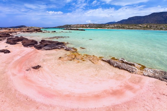 Elafonissi Strand mit rosafarbenem Sand auf Kreta, Griechenland