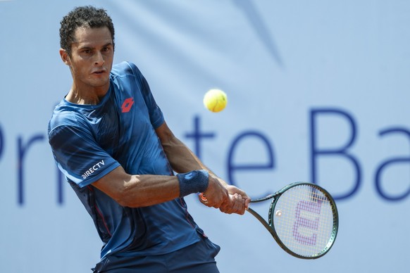 Juan Pablo Varillas of Peru in action against Dominic Thiem of Austria at the Swiss Open tennis tournament in Gstaad, Switzerland, on Monday, July 15, 2024. (KEYSTONE/Peter Schneider)