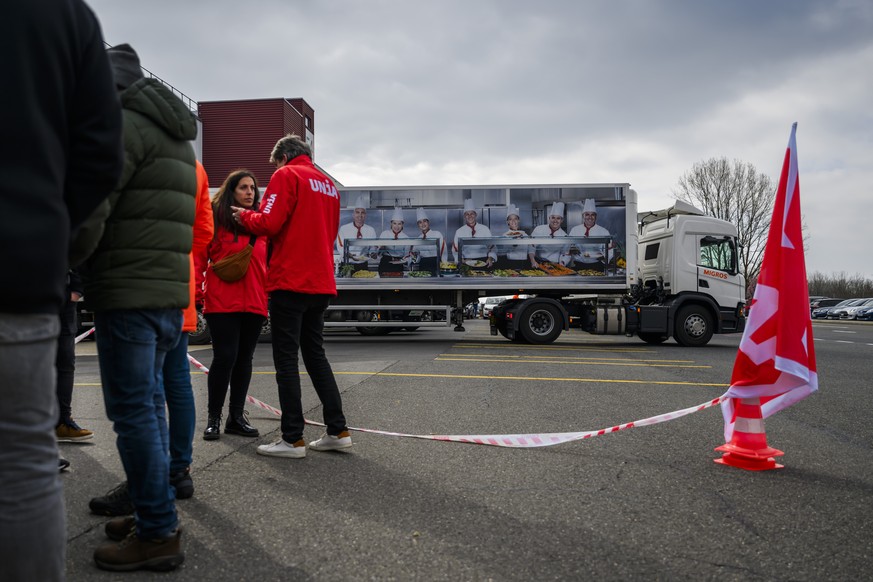 Les employés de Micarna à Ecublens, dans le canton de Vaud, ont entame une grève pour protester contre la fermeture du site.