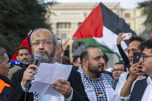 Director of the Geneva&#039;s Islamic Center, Hani Ramadan delivers a speech during, protesters take part in a rally in support of Palestinians, in front of the United Nations European headquarters in ...