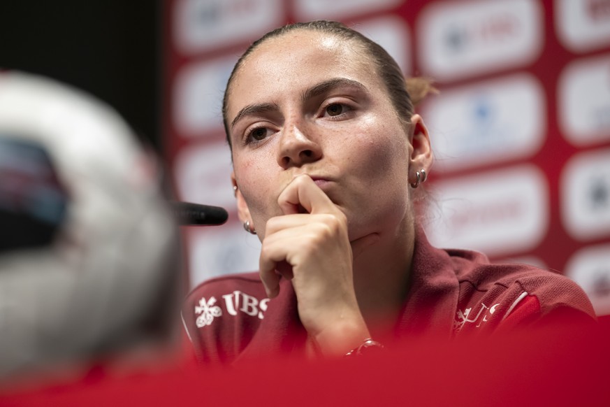 Switzerland&#039;s Smilla Vallotto listens to a journalist&#039;s question during a press conference of the Swiss women&#039;s national soccer team in Thun, Switzerland, Tuesday, July 15, 2025. (KEYST ...