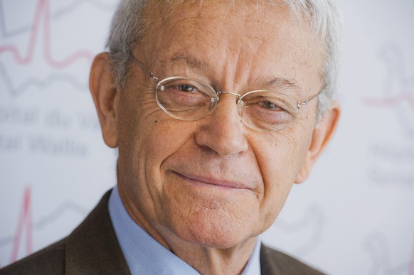M. Charles Kleiber, nouveau president du Conseil d'Administration de l'Hopital du Valais, pose lors d'une conference de presse ce lundi 23 janvier 2012 a l'Hopital de Sion. (KEYSTO ...