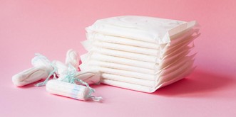 La France offre les protections hygiéniques aux étudiantes 