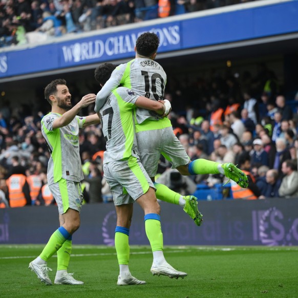 Manchester City a relancé la course au titre dimanche à Londres.