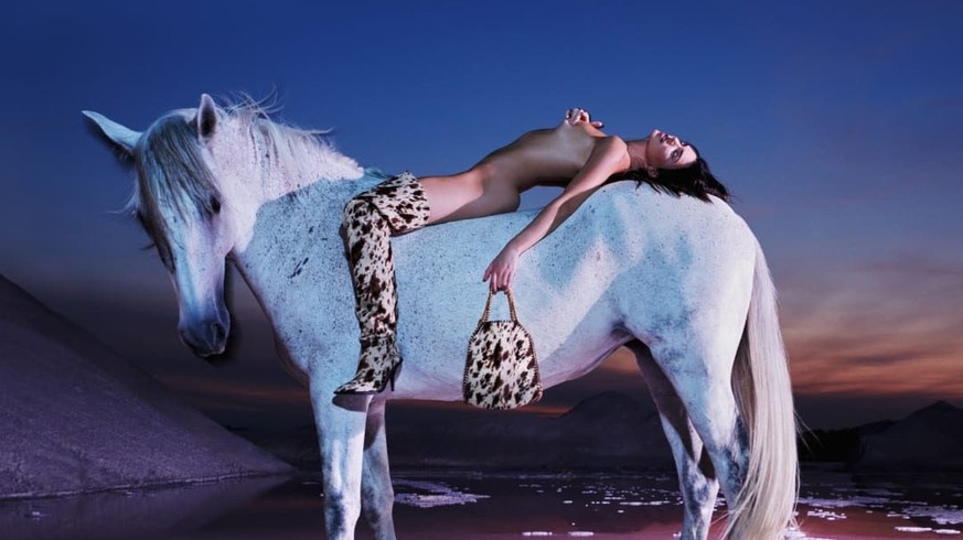 Kendall Jenner a posé nue sur un cheval et c'est super