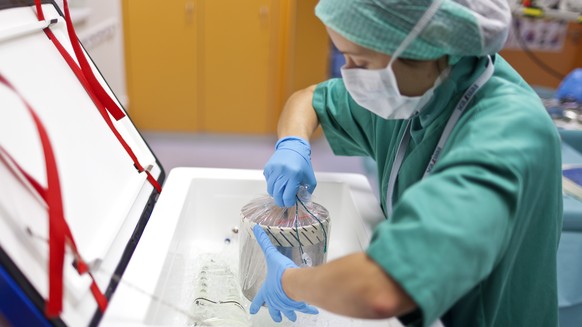 ZUR HEUTE VORGESTELLTEN KAMPAGNE DES BUNDESAMTES FUER GESUNDHEIT «REDE UEBER ORGANSPENDE» STELLEN WIR IHNEN AM DIENSTAG, 6. SEPTEMBER 2016, FOLGENDES ARCHIVBILD ZUR VERFUEGUNG - Die Box mit dem Spende ...