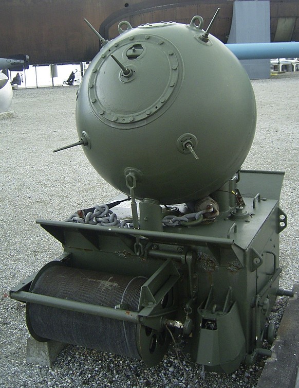 Mines ancrées allemandes en position de transport.