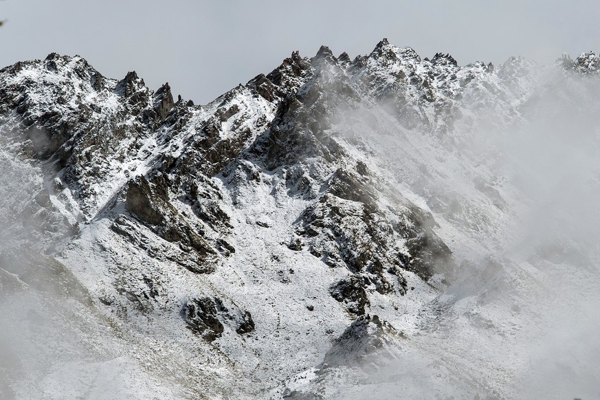 Paysage alpin sous les premières neiges à Siviez, en 2017. Le week-end pourrait valoir des photos semblables. (KEYSTONE/Olivier Maire)