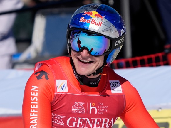 Marco Odermatt s'est assuré le classement général et celui de la descente après sa 3e place à Courchevel.