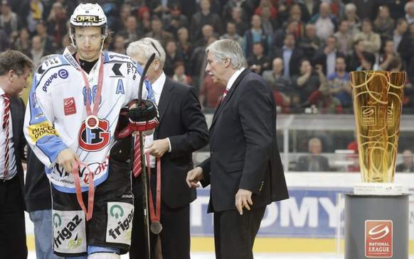 En 2013, Julien Sprunger et ses coéquipiers n'obtiennent que l'argent après avoir perdu la finale des playoffs contre leur grand rival, le CP Berne.