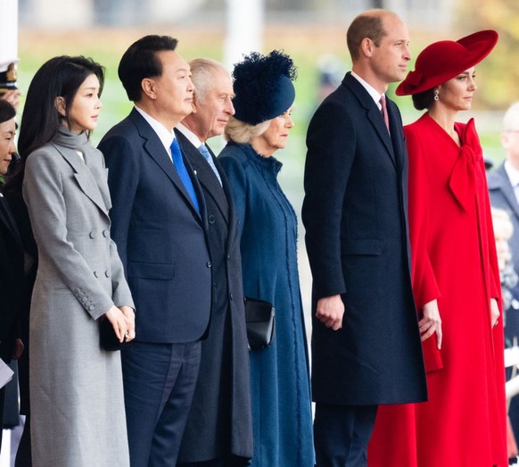 LONDON, ENGLAND - NOVEMBER 21: Britain's Prince William, Prince of Wales and Catherine, Princess of Wales arrive at Buckingham Palace following a ceremonial welcome for The President and the Firs ...