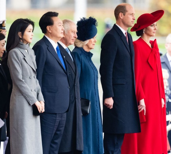 LONDON, ENGLAND - NOVEMBER 21: Britain&#039;s Prince William, Prince of Wales and Catherine, Princess of Wales arrive at Buckingham Palace following a ceremonial welcome for The President and the Firs ...