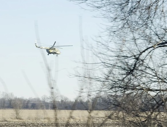 Un hélicoptère de combat ukrainien en approche à l&#039;ouest de Pokrovsk.