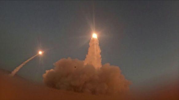 L'Iran publie des images montrant sa riposte aux récentes attaques américaines sous forme de tirs de missiles.