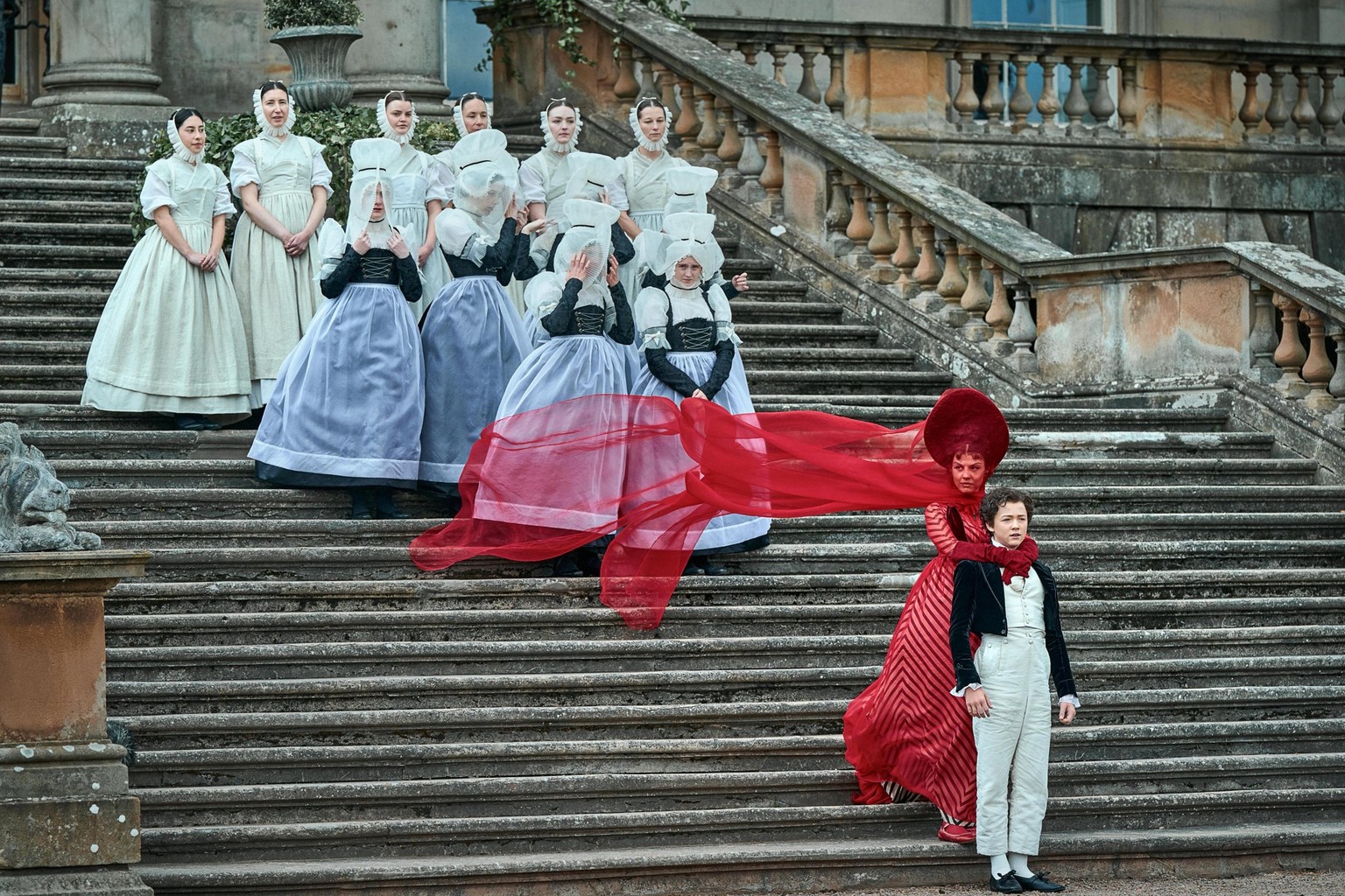 Un soin particulier a été apporté aux décors et aux costumes.