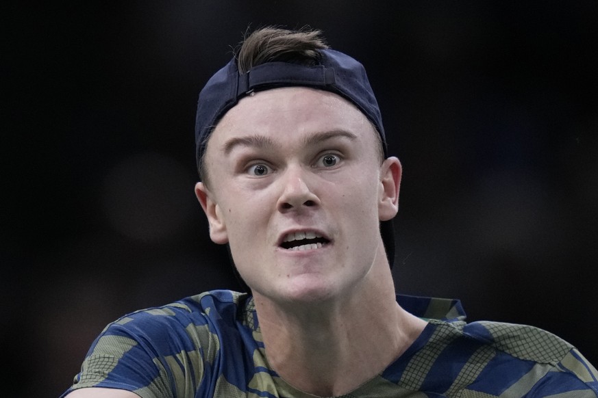 Holger Rune a remporté le Rolex Paris Masters en battant Novak Djokovic en finale.