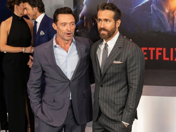 New York, NY - 28. Februar 2022: Hugh Jackman und Ryan Reynolds nehmen an The Adam Project von Netflix Premiere in Alice Tully Hall teil