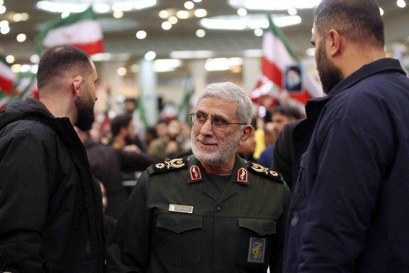 Esmaïl Qaani (centre).