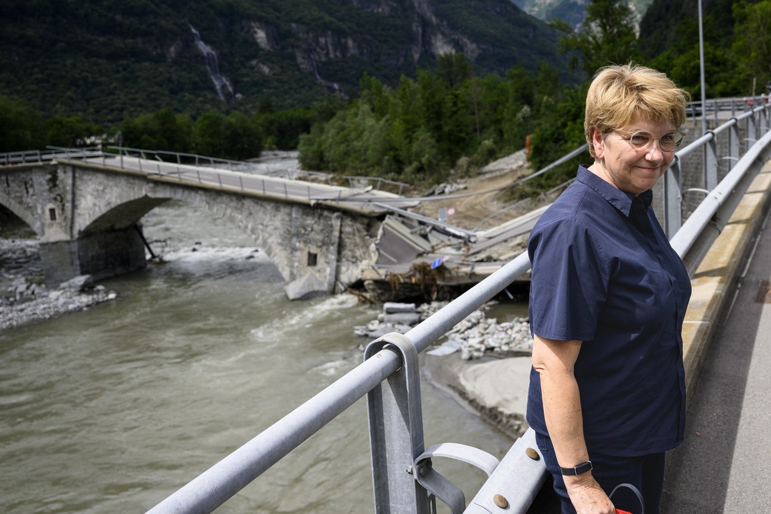 Swiss Federal President Viola Amherd visits the collapsed Visletto bridge between Visletto and Cevio, in the Maggia Valley during a visit of regions hit by bad weather, in Visletto, Switzerland, Monda ...
