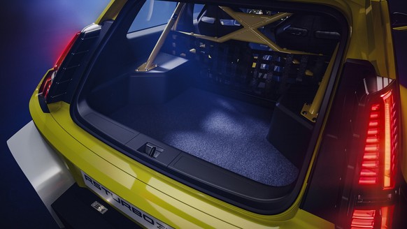 La Renault 5 Turbo 3E n'oublie pas d'être pratique non plus.