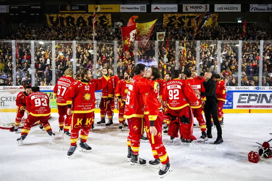 Les joeurs de Sierre fetent le titre de champion de Swiss League, lors de lacte 5 de la finale des Play-off de Swiss League de hockey sur glace entre le HC Sierre, (HCS) et le HC La Chaux-de-Fonds, ( ...