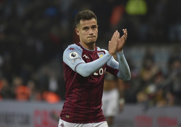 Aston Villa&#039;s Philippe Coutinho applauds at the end of the English Premier League soccer match between Aston Villa and Manchester United at Villa Park in Birmingham, England, Saturday, Jan. 15, 2 ...