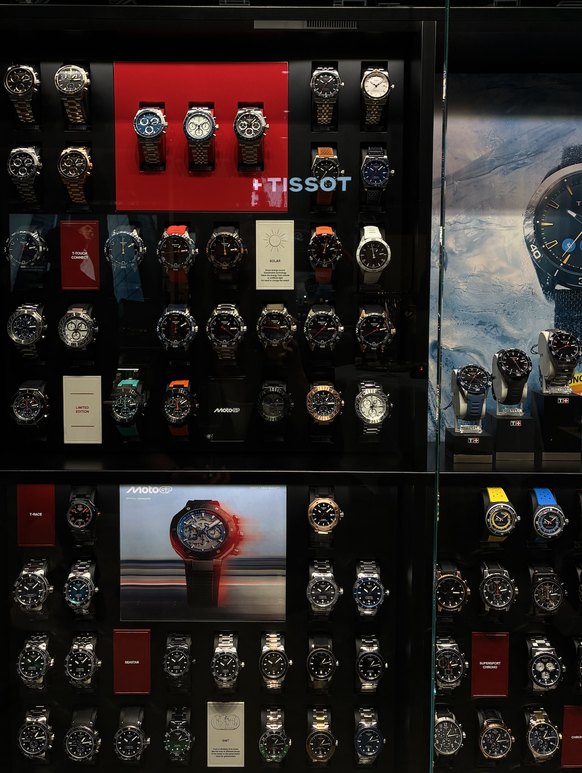 Avec des modèles comme la T-Touch connect ou la T-Race, la marque vise une clientèle jeune sensible à l'innovation.