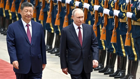 Xi Jinping et Vladimir Poutine à Pékin: la Russie et la Chine souhaitent développer leurs échanges commerciaux.