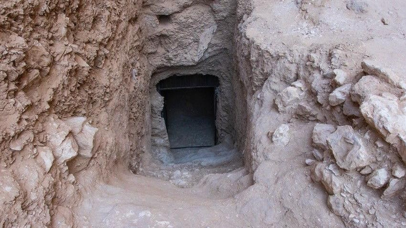 Le ministère égyptien des Antiquités a annoncé la découverte de la tombe de Thoutmosis II. Il s&#039;agit de la première sépulture royale antique mise au jour depuis celle du célèbre Toutankhamon en 1 ...