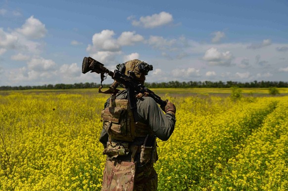 Après plus de quatre ans d'une guerre sanglante, l'Ukraine fait face à une pénurie de personnel croissante.