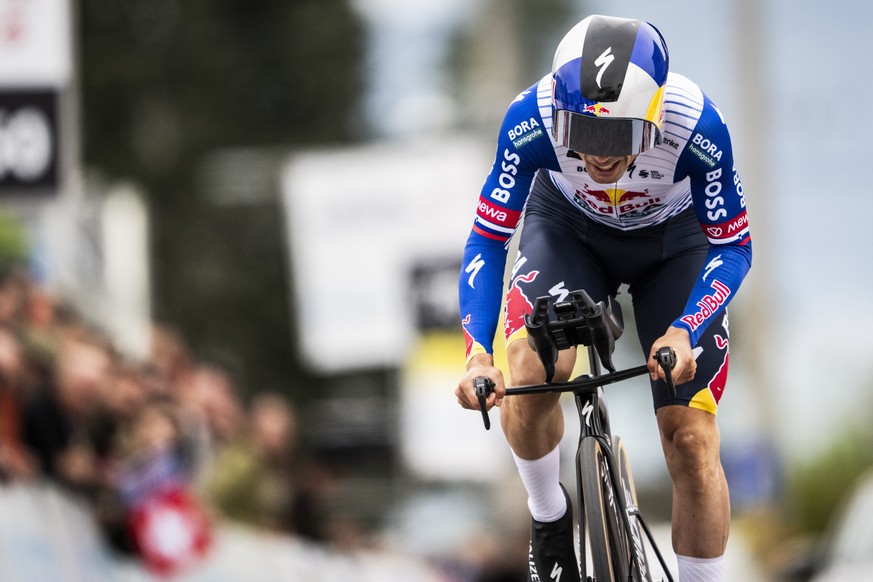 epa12919132 Primoz Roglic from Slovenia of team Red Bull BORA hansgrohe competes during the Prologue of the Tour de Romandie over 3.2km from Villar-sur-Glane to Villar-sur-Glane, Switzerland, 28 April ...