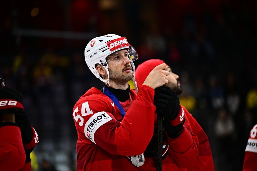 epa12135786 Switzerland&#039;s Christian Marti with his silver medal after the IIHF Ice Hockey World Championship final match between Switzerland and the USA at Avicii Arena in Stockholm, Sweden, 25 M ...