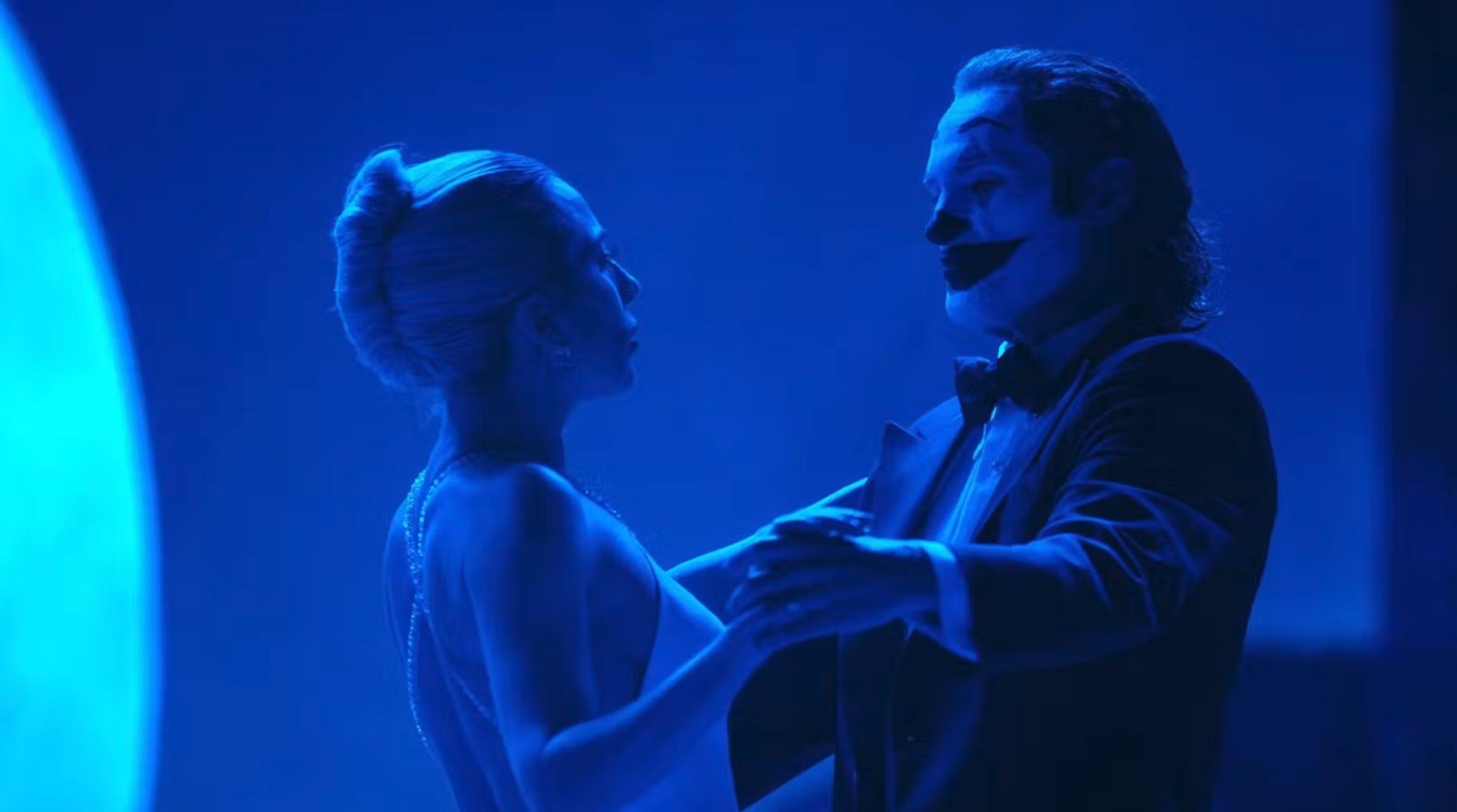 Les chansons oscillent entre des classiques de l&#039;âge d&#039;or de la comédie musicale et le folk des années 1970.