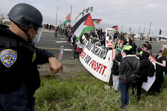 Demonstrators protesting the ongoing war in Gaza, block southbound traffic on Interstate 880 in Oakland, Calif., on Monday, April 15, 2024. Traffic in the San Francisco Bay Area was also snarled for h ...