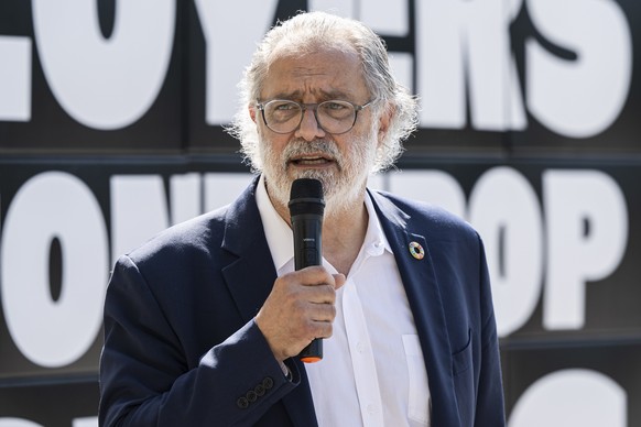 Staenderat Carlo Sommaruga, SP-GE, Praesident Mieterinnen-und Mieterverband Schweiz, MVS, spricht bei der Einreichnung der Mietpreis-Initiative, am Dienstag, 23. Juni 2026, in Bern. (KEYSTONE/Peter Sc ...