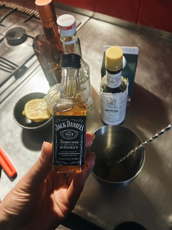 WINDSOR, ENGLAND - SEPTEMBER 17: Britain&#039;s King Charles III (C) glances while standing beside US President Donald Trump during a State Banquet at Windsor Castle for the State visit by the Preside ...