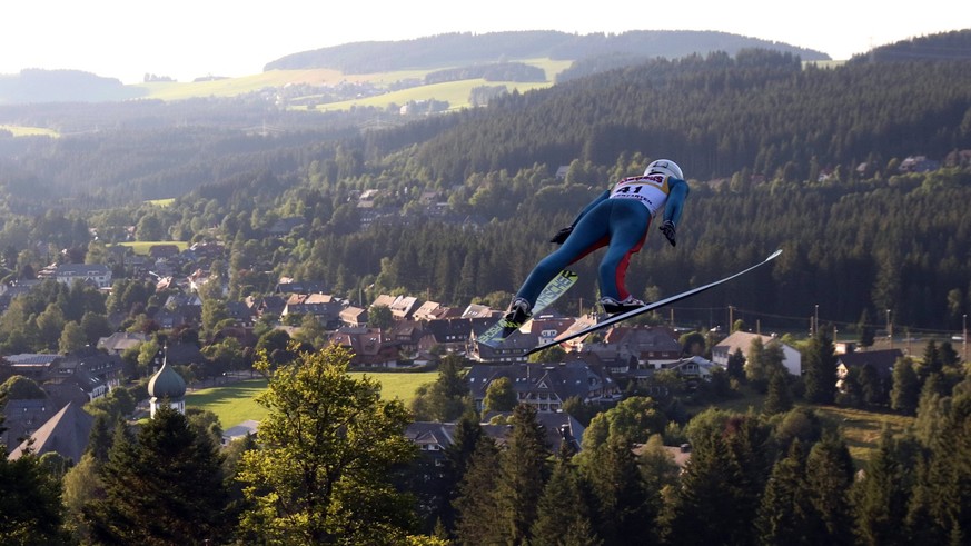 Hinterzarten, Deutschland 28.-30. Juli 2017: FIS Sommer Grand Prix Hinterzarten - 2017 Simon Ammann Schweiz /SUI, im Flug, Aktion . Einzelbild . Freisteller . Adler Skistadion Baden W