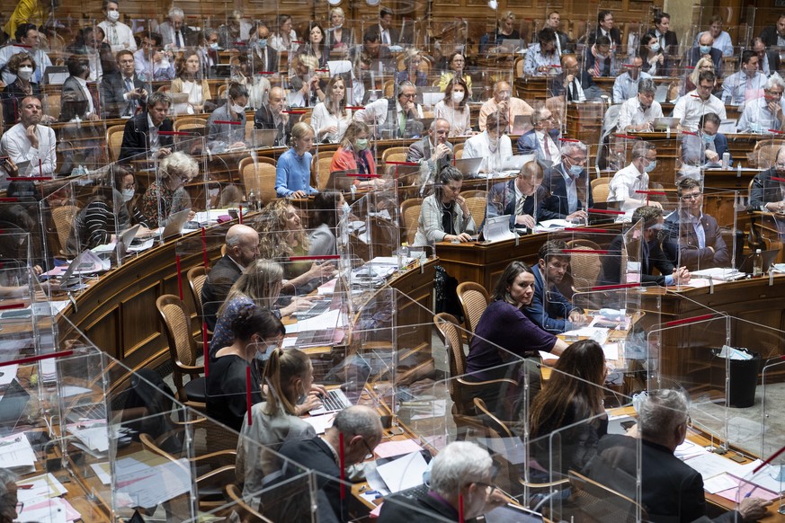 Der Nationalrat waehrend der AHV Debatte an der Sommersession der Eidgenoessischen Raete, am Mittwoch, 9. Juni 2021, in Bern. (KEYSTONE/Peter Schneider)