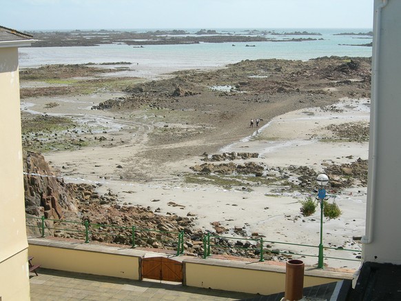 Pour la team premier degré, voici une photo à marée basse, sur l'île Anglo-Normande de Jersey.