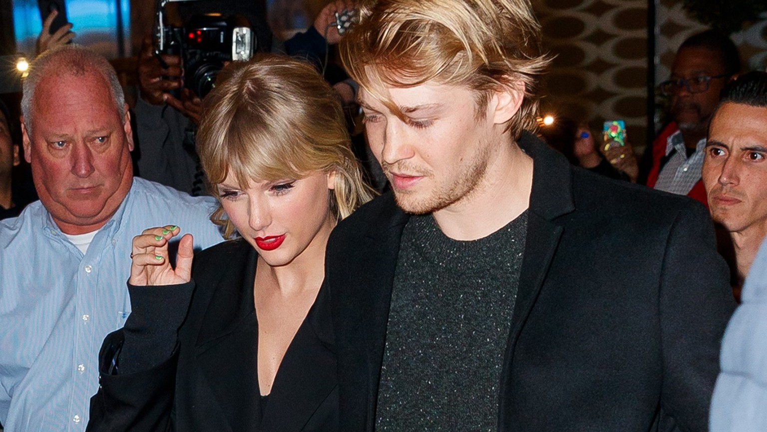 NEW YORK, NEW YORK - OCTOBER 06: Taylor Swift and Joe Alwyn depart Zuma on October 06, 2019 in New York City. (Photo by Jackson Lee/GC Images)